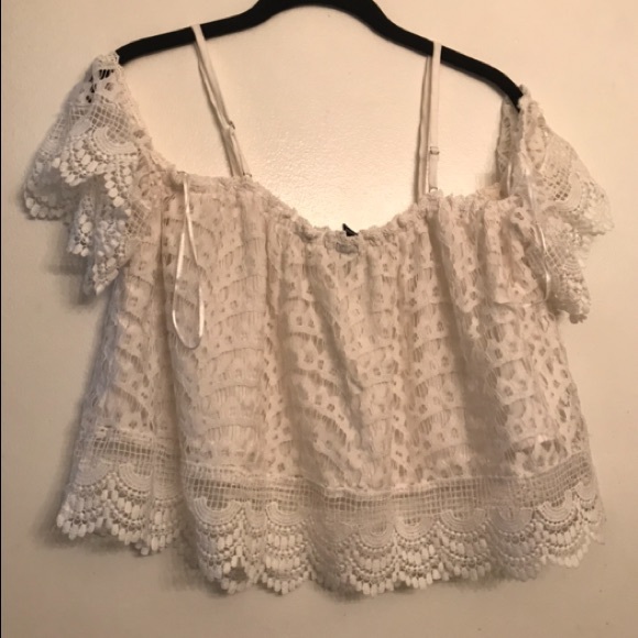 ❤️4/$25 Windsor White Laced Crop Top Medium - Picture 2 of 4